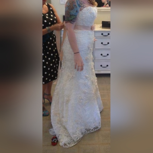 Wedding Dress - Picture 14 of 16